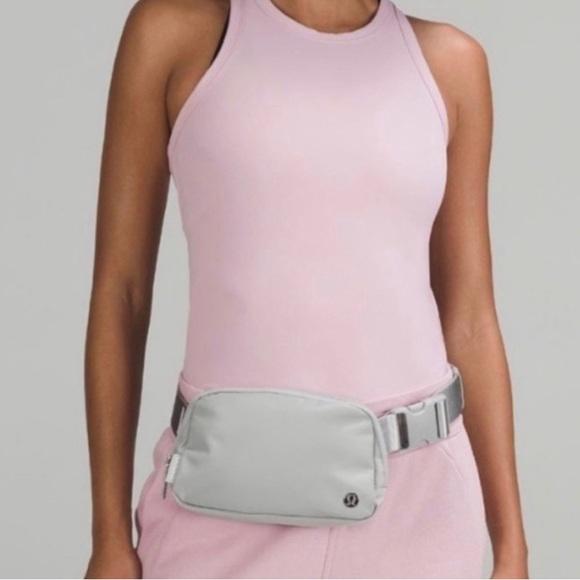 Lululemon Everywhere Belt Bag Silver Drop/white Wordmark Brand New - Picture 6 of 10